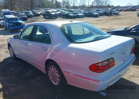 2000 Mercedes-Benz E 320 from USA, damaged, VIN WDBJF65J4YB130899